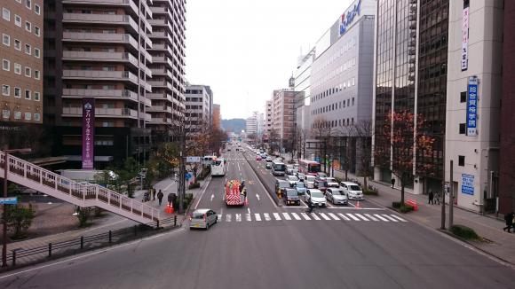 五橋1丁目の交差点から八木山方面を眺める