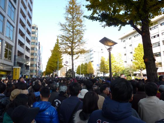 楽天パレードに集まった人々