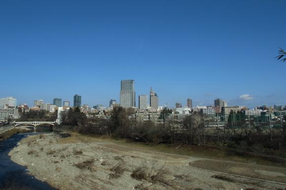 広瀬川と青空（鹿落坂より）