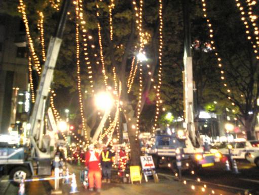 光のページェント準備中