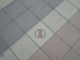 ペディストリアンデッキのタイル