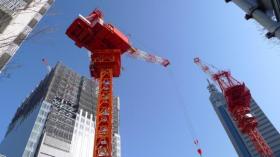 そびえ立つクレーン(その２)/仙台トラストシティ