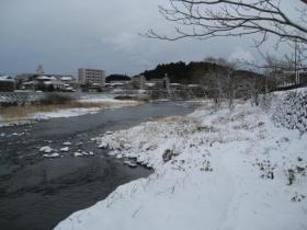 雪の川原