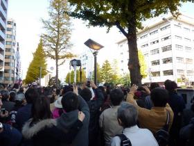 楽天パレードに集まった人々