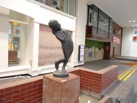 少女の像/ダイエー仙台店前